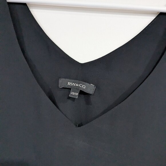 RW&CO V-Neck Tank Blouse Black Size XS - Picture 2 of 4